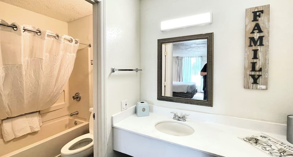 Combined shower/tub, towels, soap, shampoo