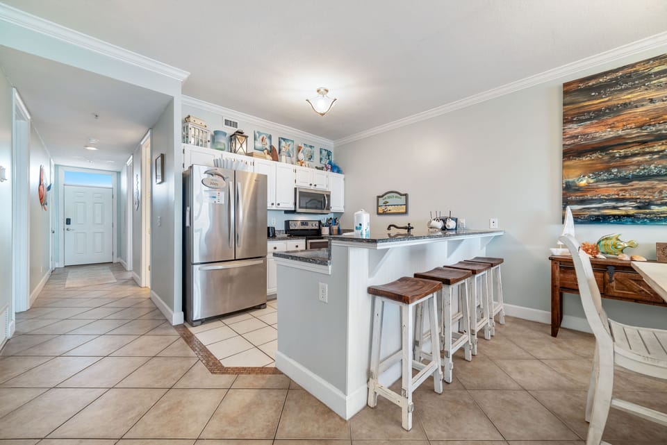 Breakfast bar and kitchen