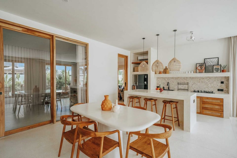 Deluxe Villa, 3 Bedrooms, Patio, Pool View | Dining room