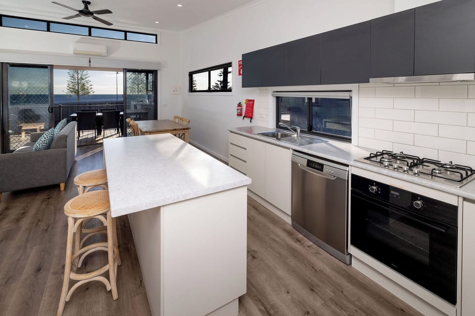 Comfort Cabin, Ocean View | Private kitchen | Fridge, stovetop, cookware/dishes/utensils