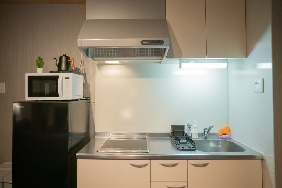 Comfort Room, Non Smoking | Private kitchen | Electric kettle