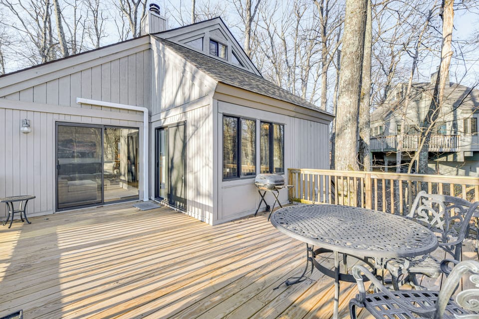 Deck | Mountain View | Walk to Ski Slopes
