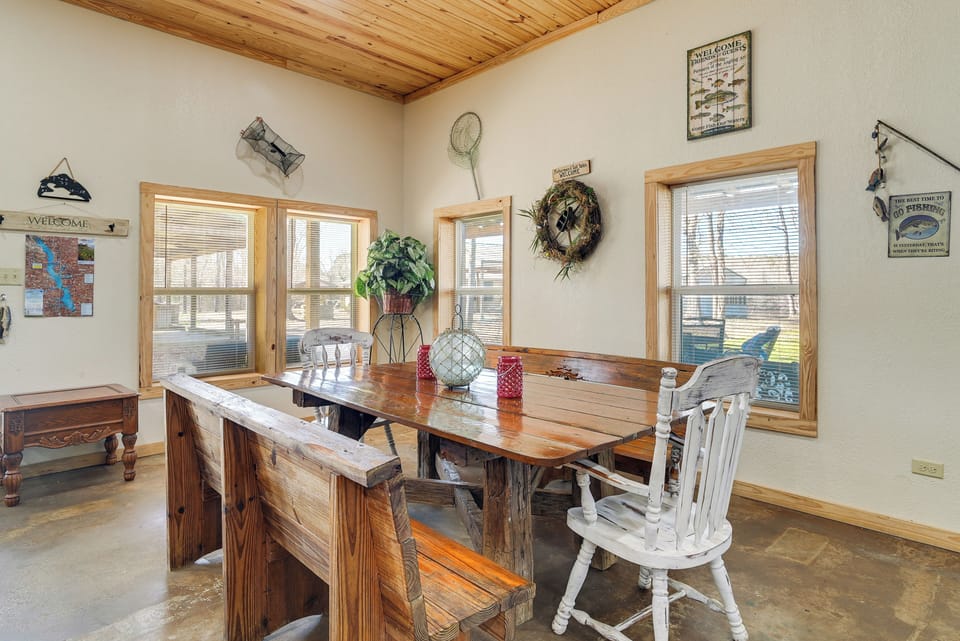 Dining Area | Dishware/Flatware | Trash Bags/Paper Towels