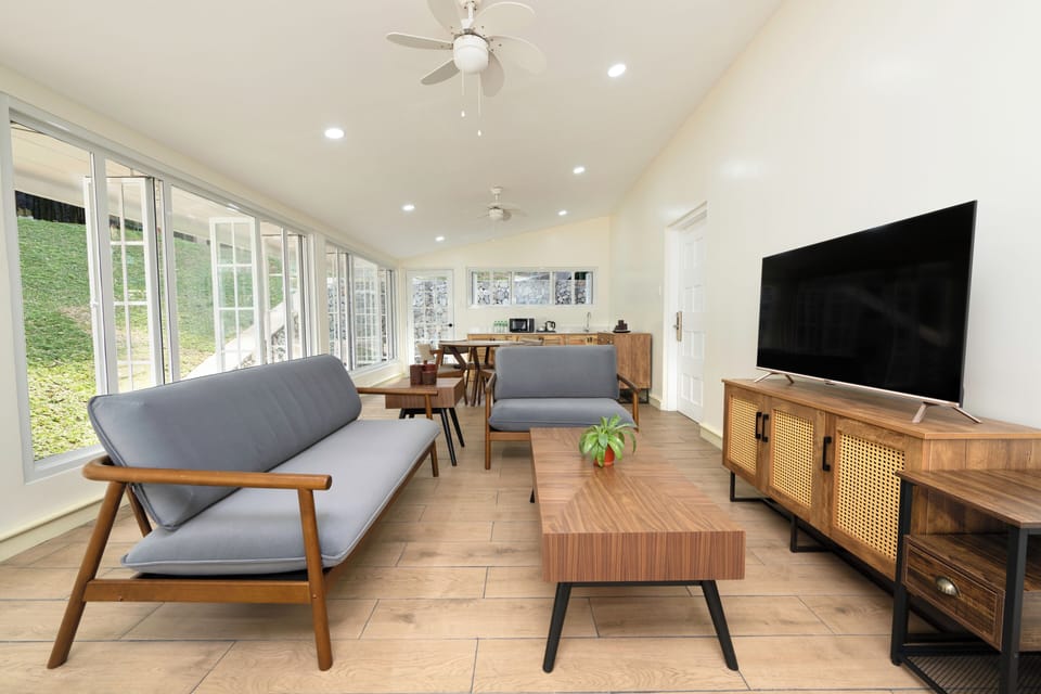 Cottage | Living area | Smart TV