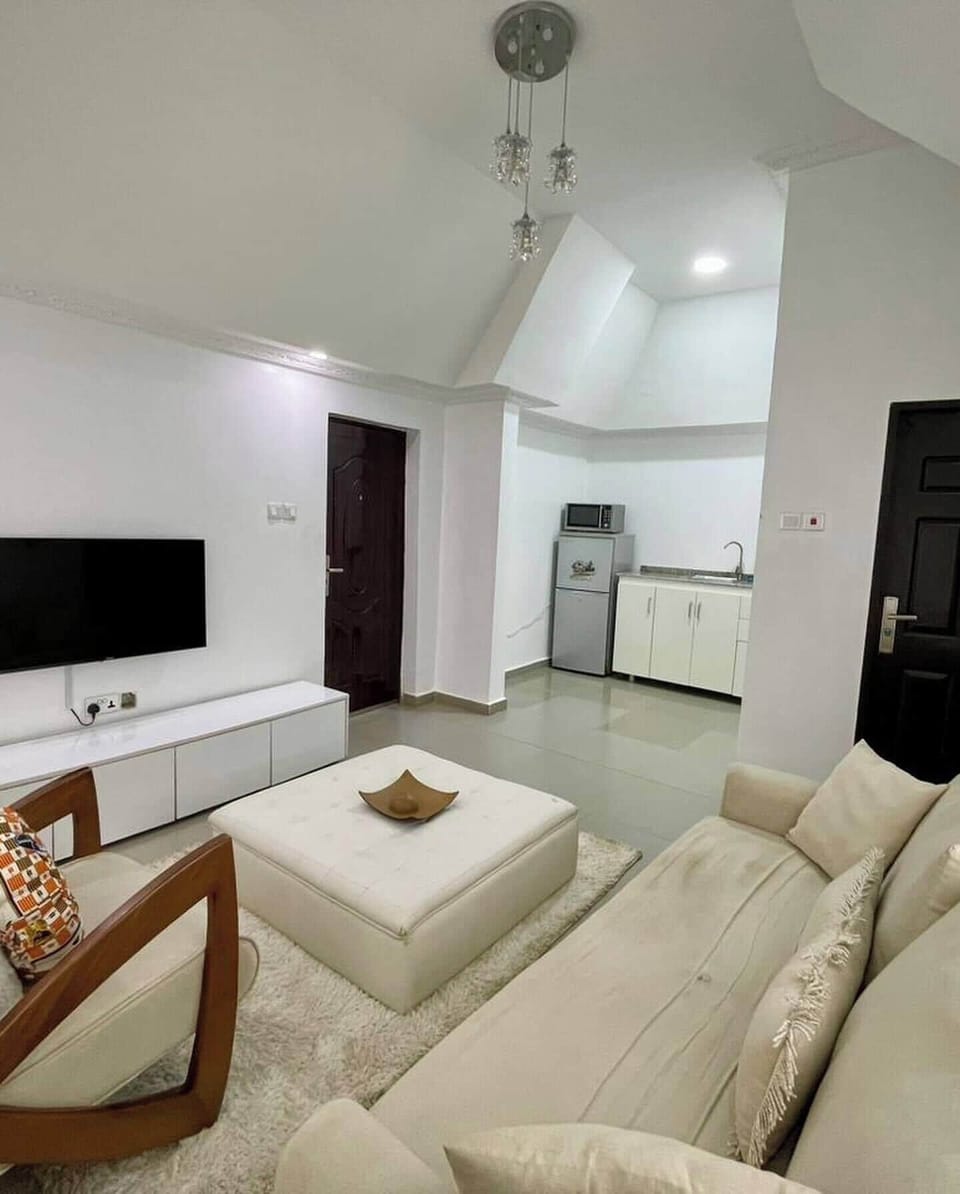 Economy Apartment, Balcony, City View | Living area