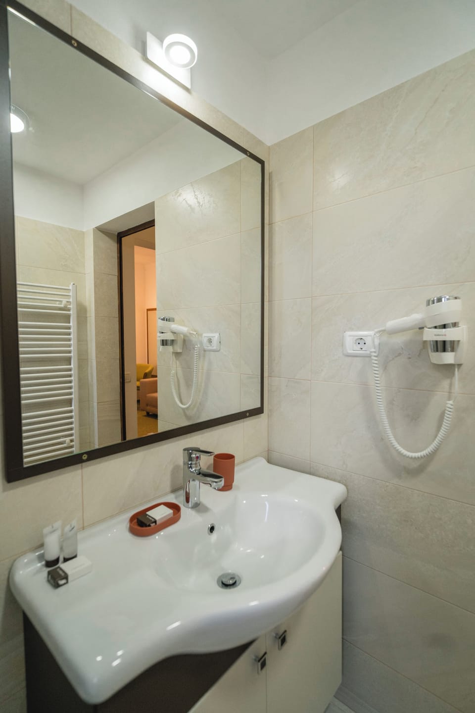 Comfort Double Room, 1 Bedroom | Bathroom | Shower, hair dryer, soap, shampoo