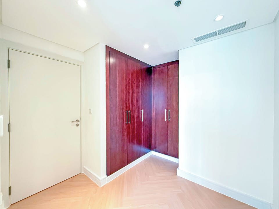 Premium Apartment, 2 Bedrooms, Lake View | 2 bedrooms, in-room safe, blackout drapes, iron/ironing board