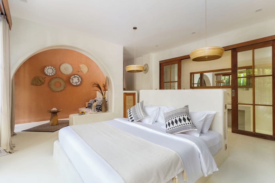 Leisure Deluxe Suite | Individually decorated, individually furnished, desk, laptop workspace