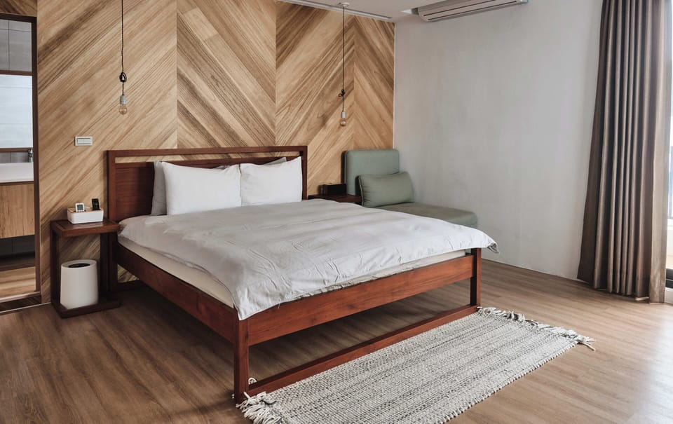 Deluxe Double Room, 1 Queen Bed, Non Smoking, Private Bathroom | Free WiFi