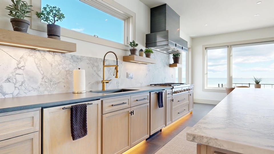 Newly renovated , fully equipped kitchen