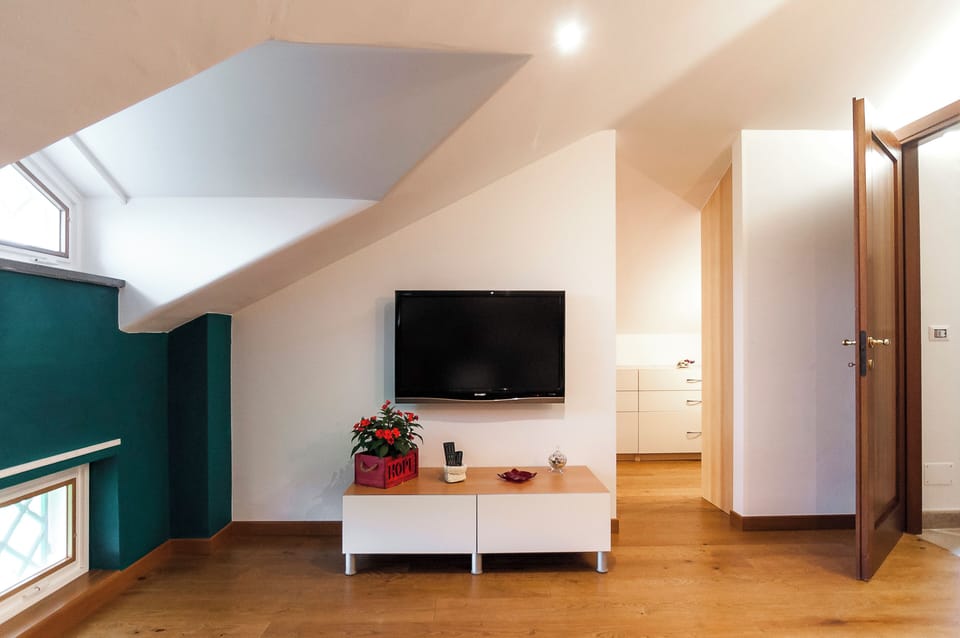 Superior Suite, Balcony | 1 bedroom, desk, laptop workspace, soundproofing