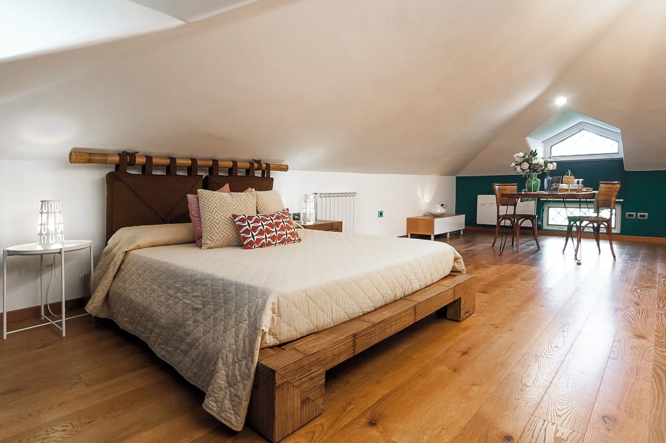 Superior Suite, Balcony | 1 bedroom, desk, laptop workspace, soundproofing