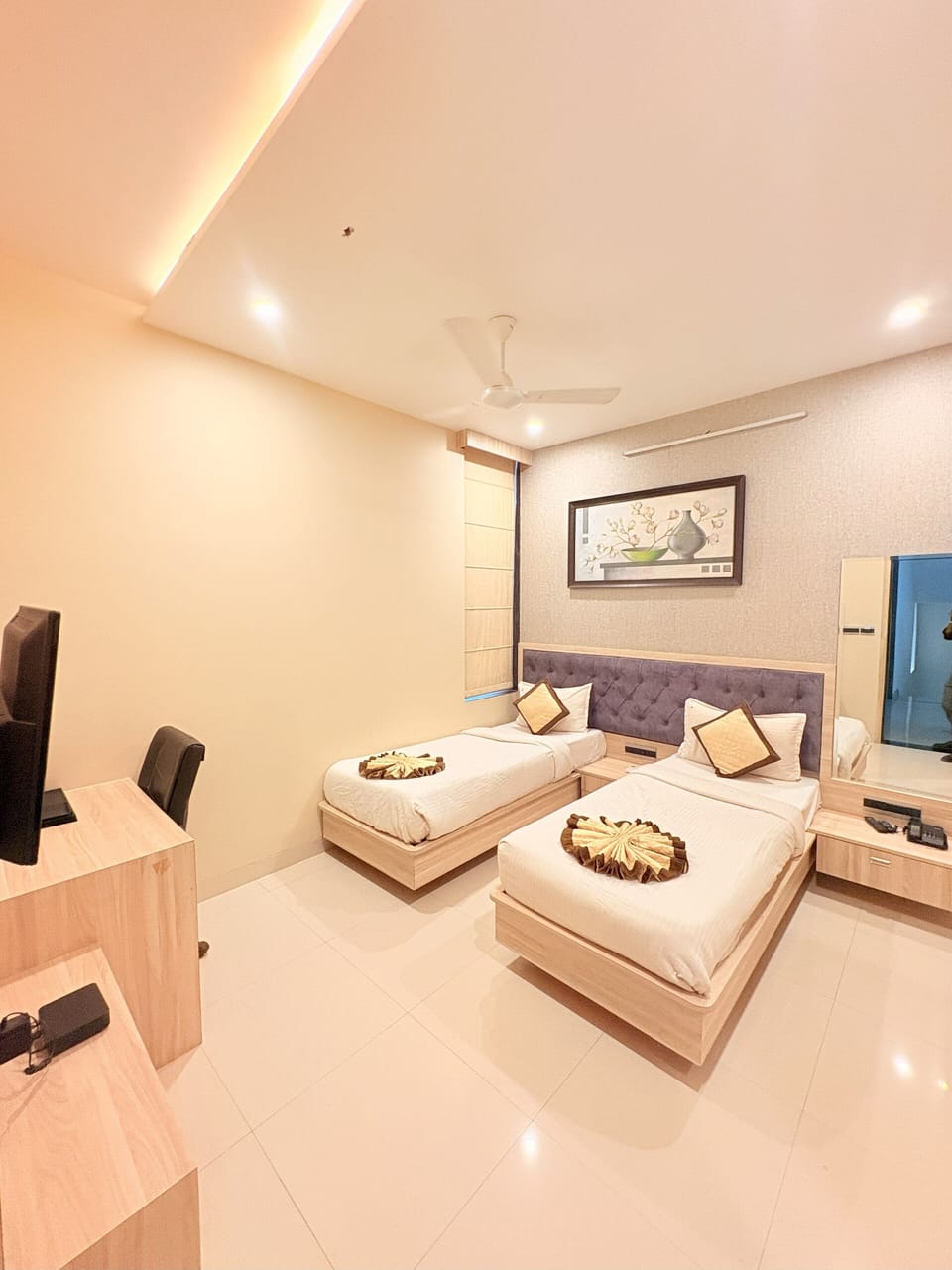Standard Double Room | Desk, laptop workspace, soundproofing, iron/ironing board