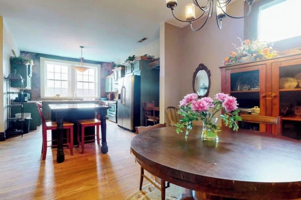 Kitchen & dining