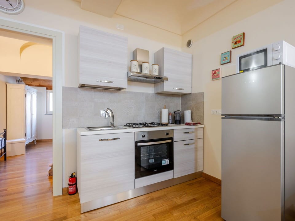 Kitchen Appliance, Furniture, Major Appliance, Kitchen, Interior Design, Flooring, Cabinetry, Wood, Floor, Room