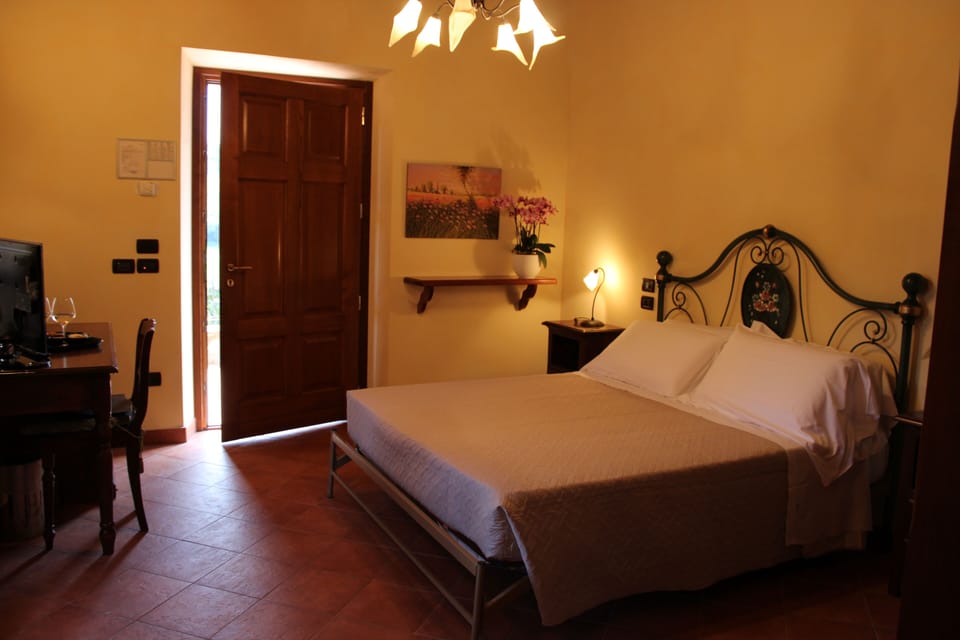 Classic Double Room | Down comforters, in-room safe, desk, bed sheets