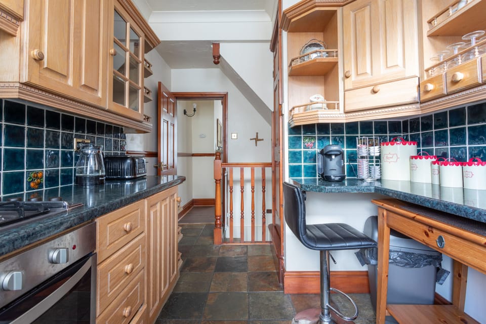House | Private kitchen | Fridge, microwave, oven, stovetop