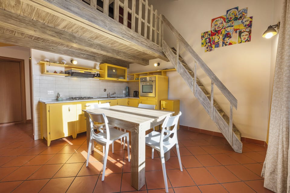 Comfort Apartment | Private kitchen | Fridge, oven, stovetop, cookware/dishes/utensils