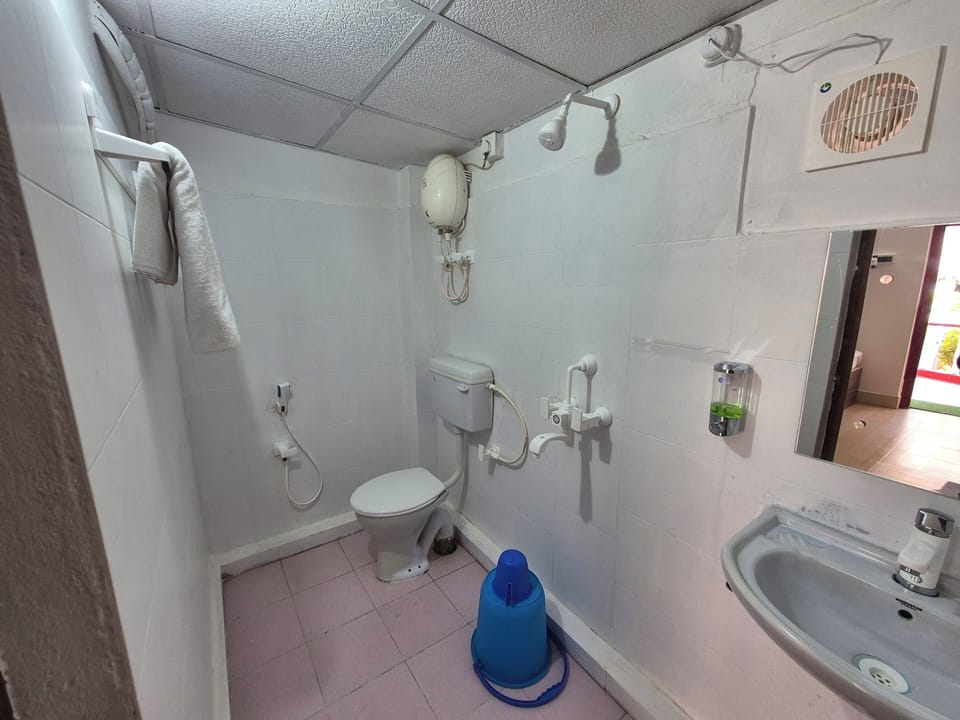 Shower, towels, shampoo, toilet paper