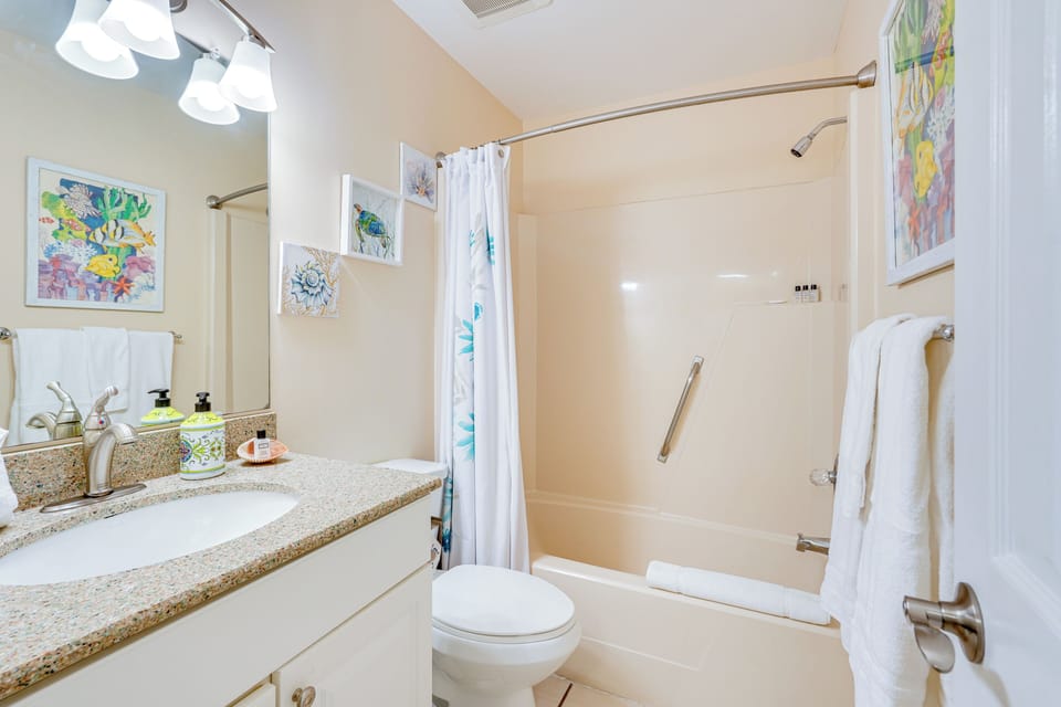 Steps to Sand: PCB Condo w/ Gulf-view Balconies! Apartment in Sunnyside