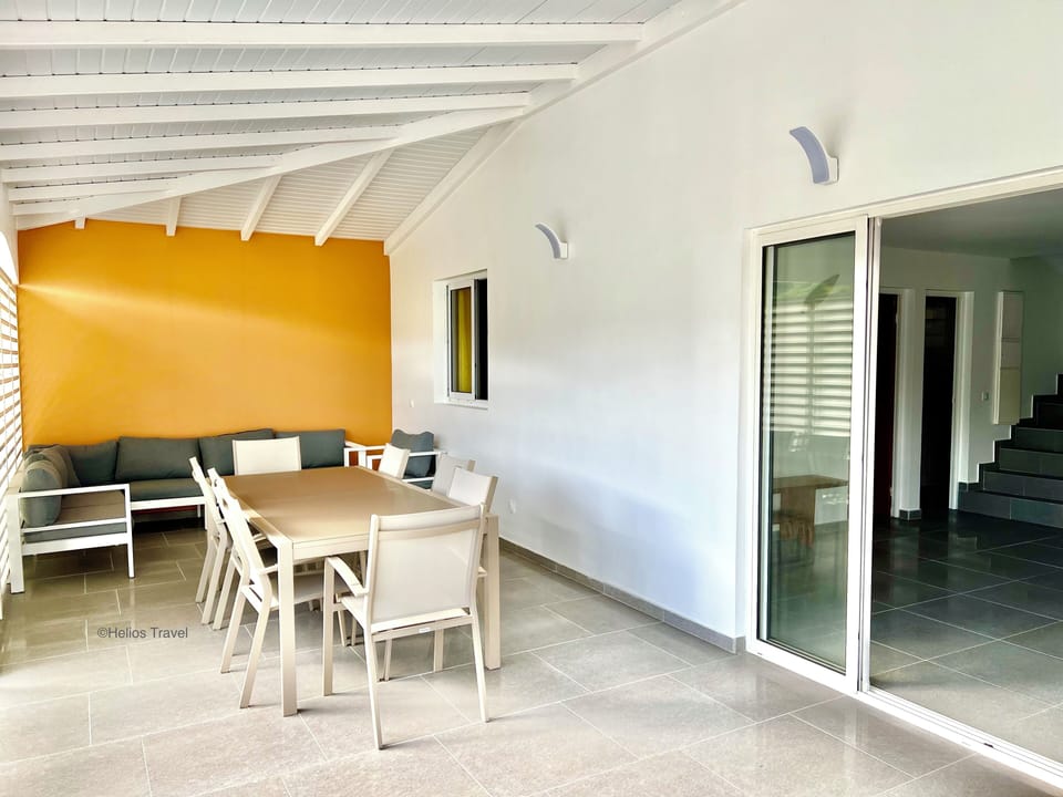 The terrace with lounge and dining area of the 4-bedroom villa
