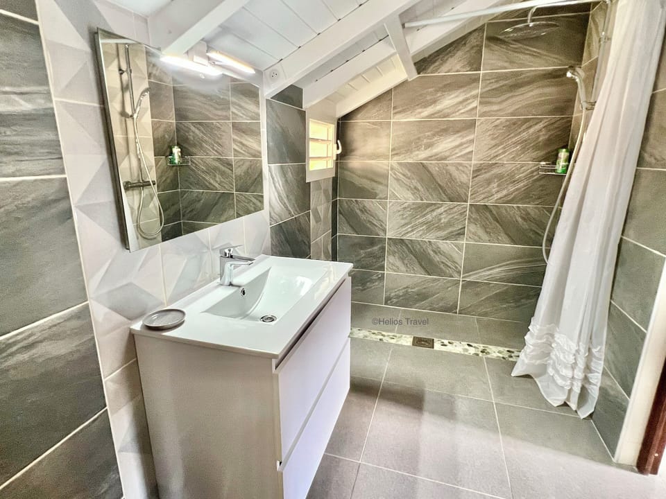 Bathroom 3 (2)