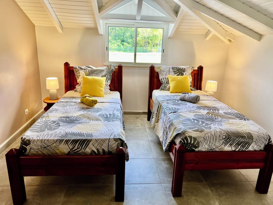 Room 3. 2 beds of 90 and air conditioning (1)