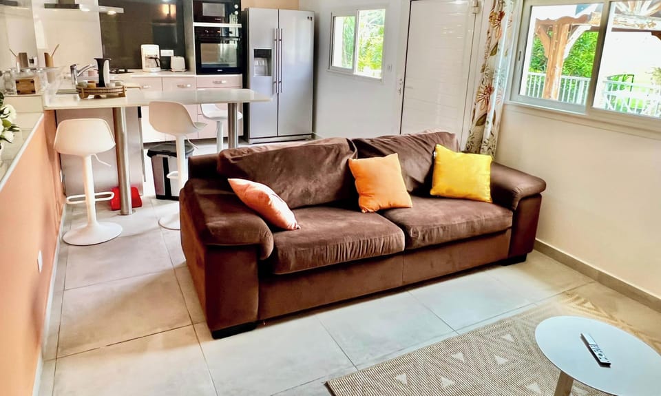 The Colibri cottage lounge