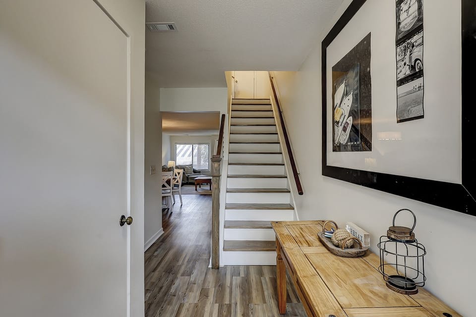 Entry/Stairs to 2nd Level