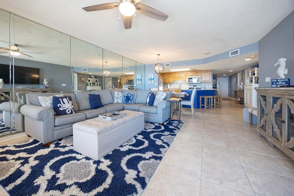 Condo, 3 Bedrooms | Living area