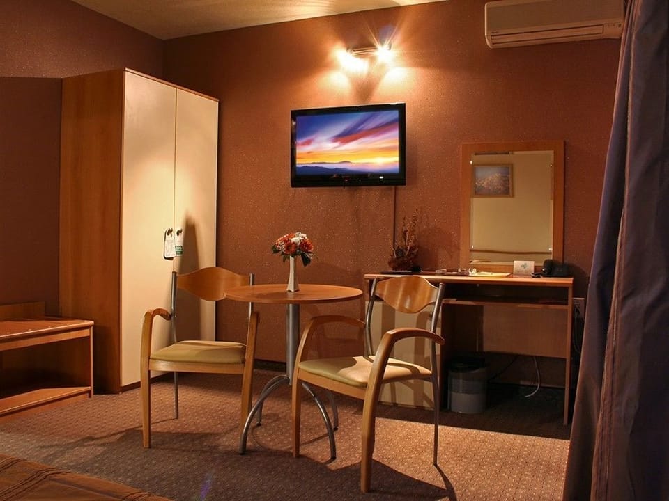 Standard Double Room | Minibar, in-room safe, desk, blackout drapes