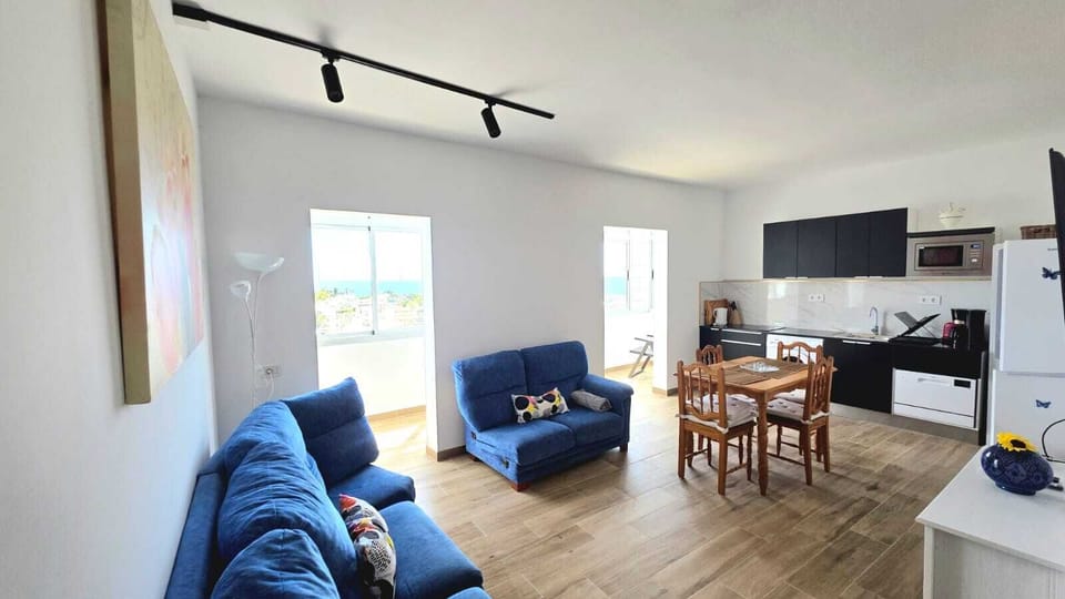 Apartment, 2 Bedrooms, Smoking | Living room
