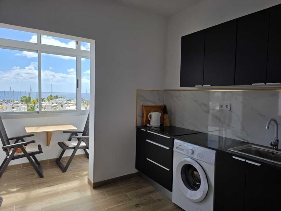 Apartment, 2 Bedrooms, Smoking | Laundry