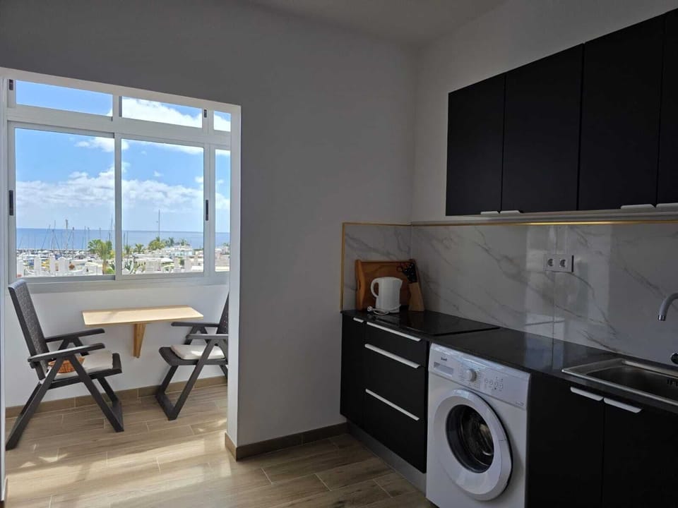 Apartment, 2 Bedrooms, Smoking | Laundry
