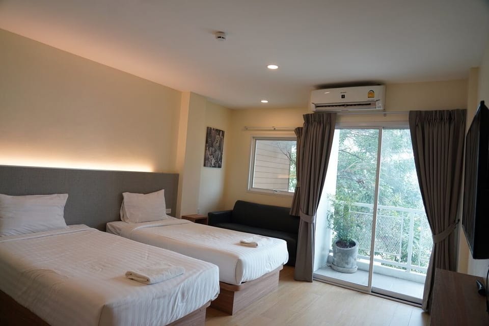 Deluxe Twin Room, City View | Free WiFi