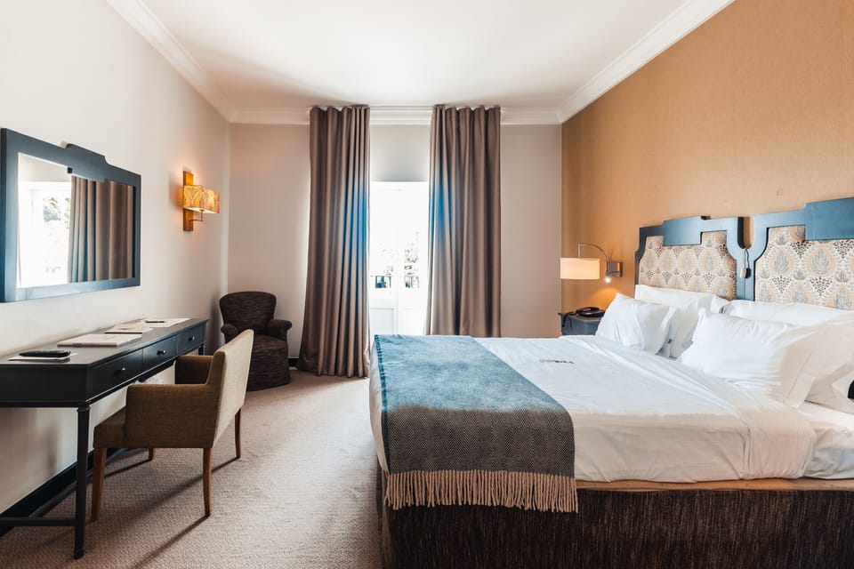 Double Room | Minibar, in-room safe, individually decorated, individually furnished