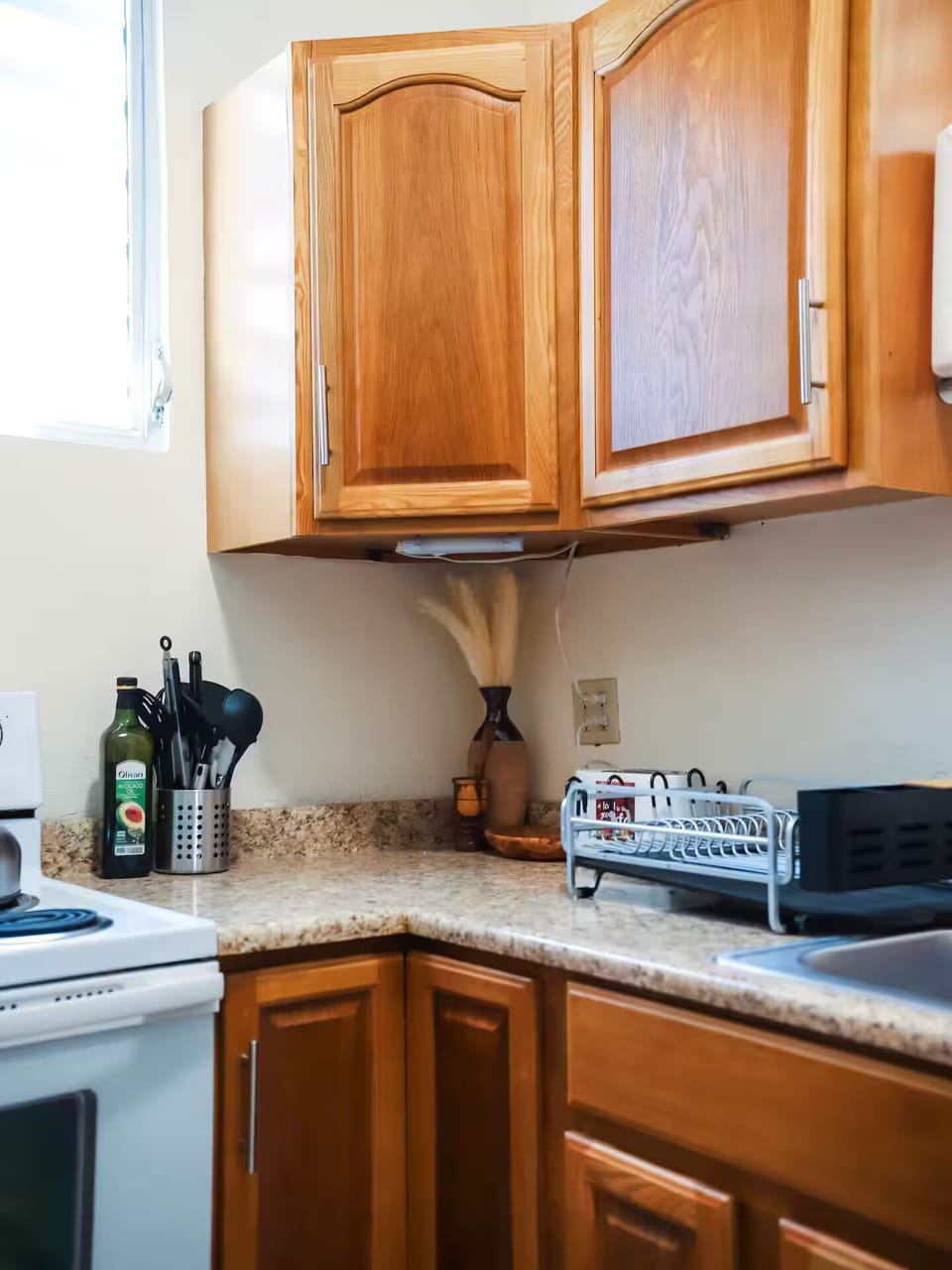 Unit 1: Full Kitchen 