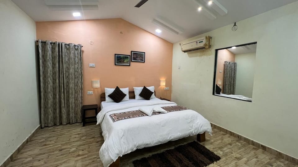 Deluxe Double or Twin Room, Resort View | Laptop workspace
