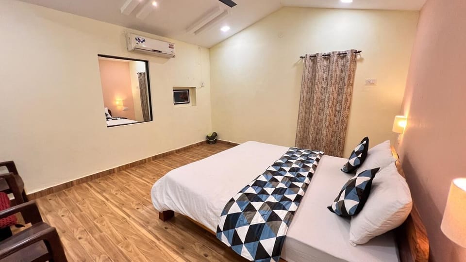 Deluxe Double or Twin Room, Resort View | Laptop workspace