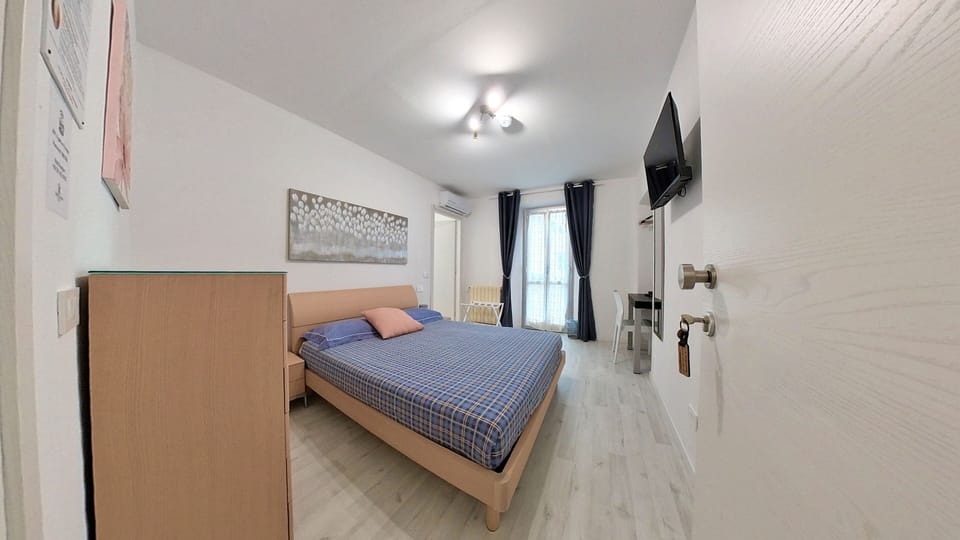 Luxury Double Room, Balcony, Lake View | Free WiFi