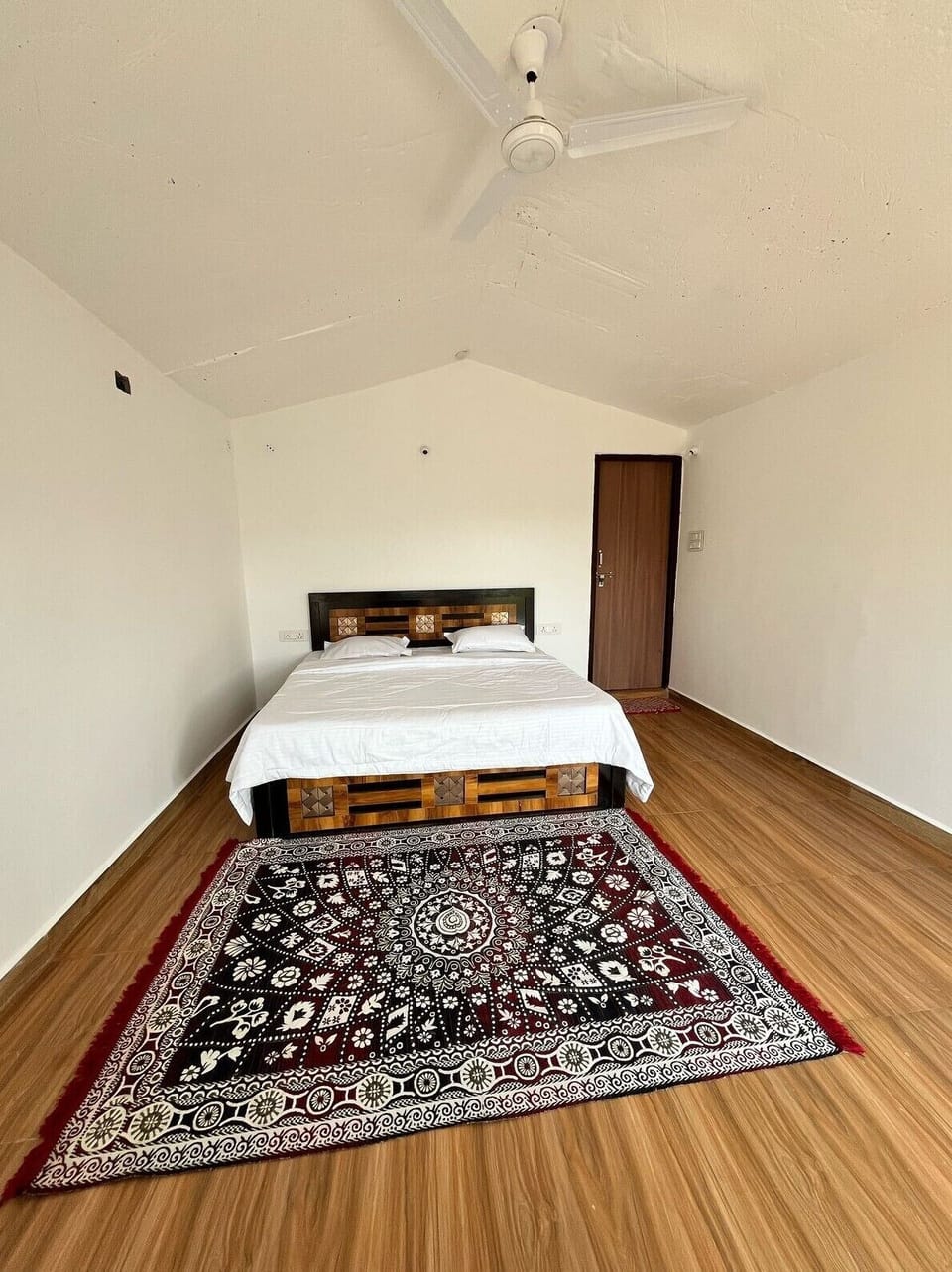 Economy Room | In-room safe, blackout drapes, soundproofing, iron/ironing board
