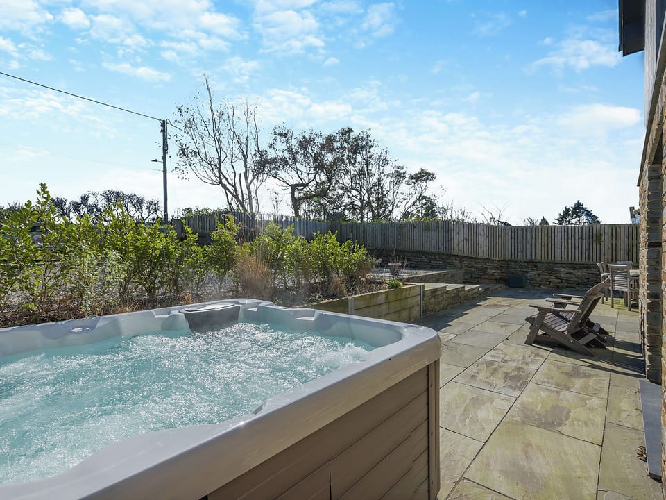 Hot tub | Gwithian House, Pendoggett, near Port Isaac 