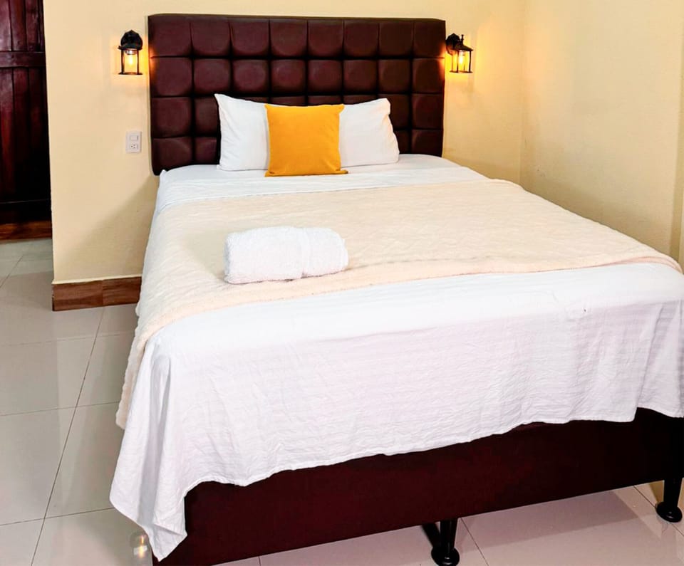 Single Room | Desk, WiFi (free)