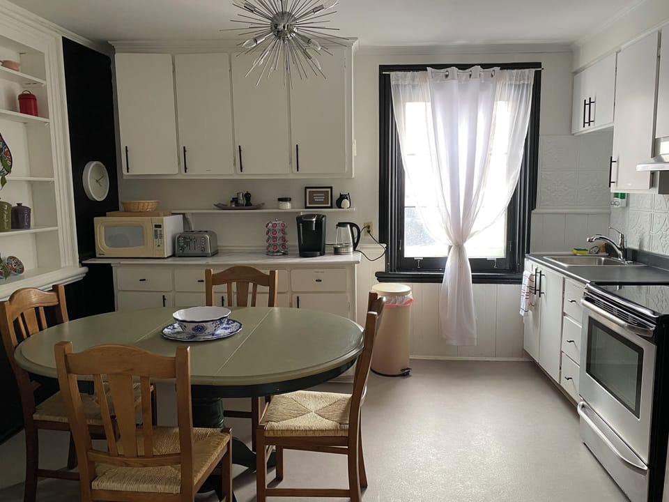 Fully equipped kitchen with Complimentary coffee and tea included.