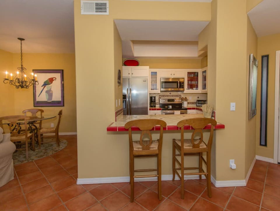 House | 2 bedrooms, desk