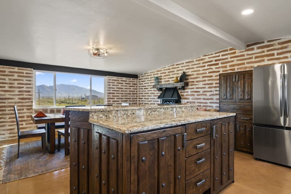 House | 5 bedrooms, desk, high-speed internet