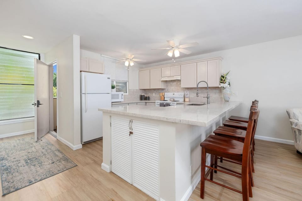 Condo, 1 King Bed with Sofa bed (Keauhou Kona Surf & Racquet Club#1-20) | Private kitchen