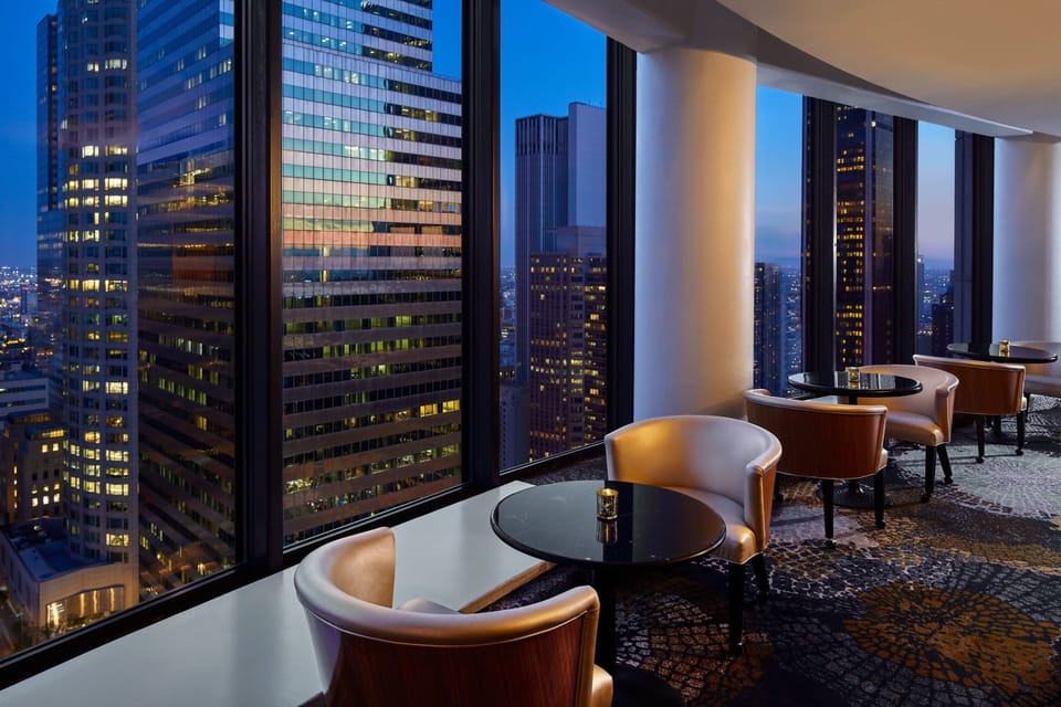 3 bars/lounges, cocktail bar