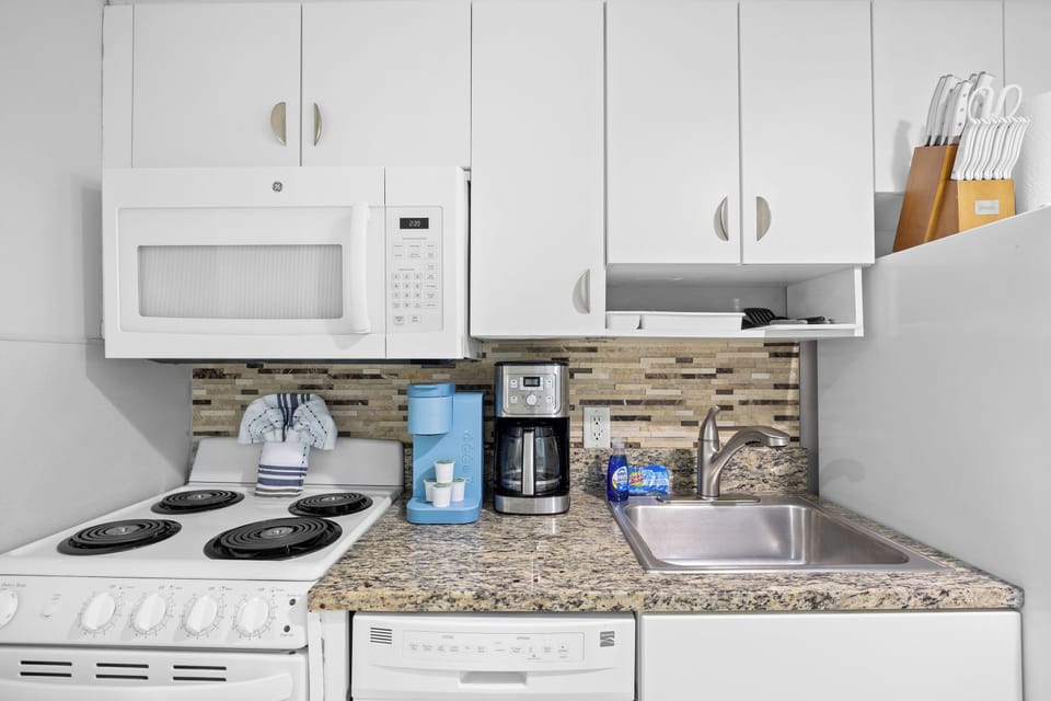 Fully-stocked Galley Kitchen