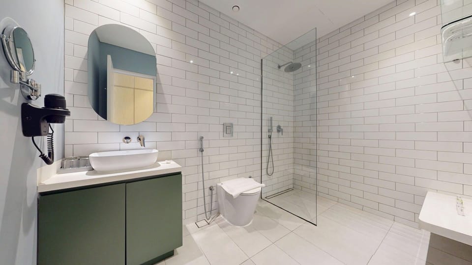 Full Bathroom